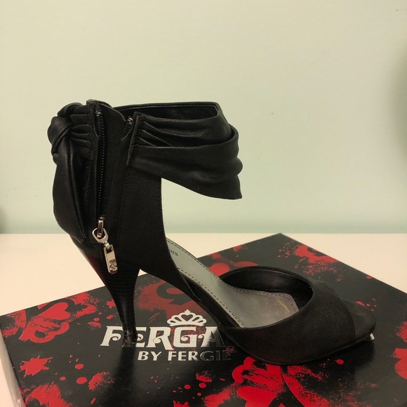 Fergalicious black sandals - Picture 3 of 4